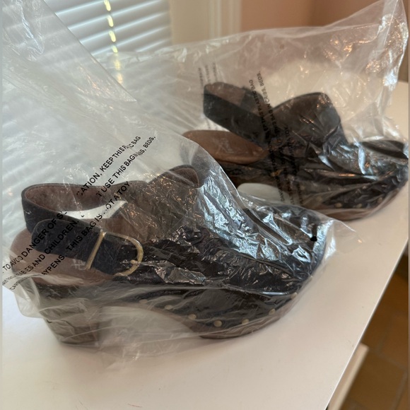 Dansko Delle Suede Slingback Black Platform Clogs w/Wooden Heel, Black, Sz 36 - Picture 14 of 14